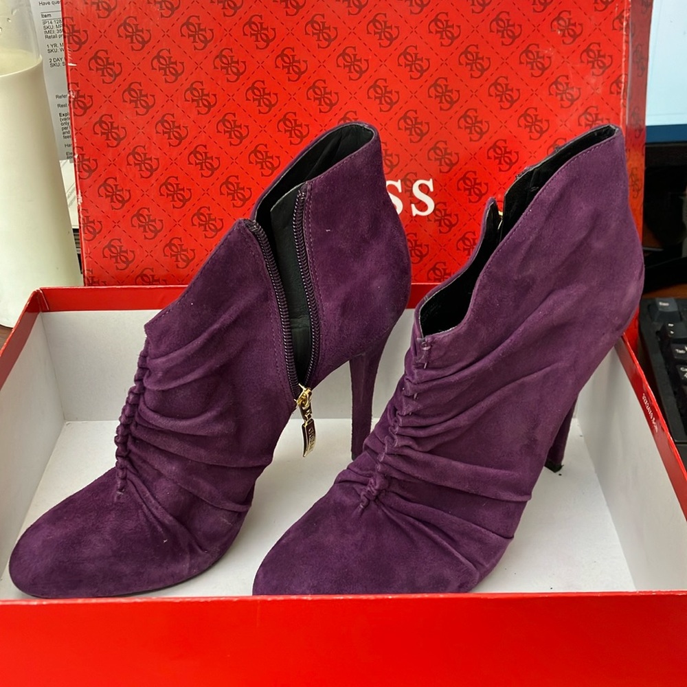 Guess. Great color size 8.  My foot is shrinking with age so they’re too big!!!!